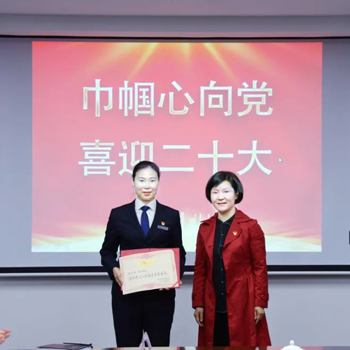 市婦聯(lián)、市總工會(huì )領(lǐng)導來(lái)集團授牌公交巾幗事業(yè)再迎盛事