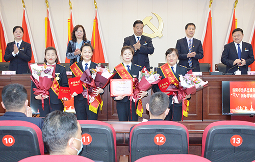 天天都是“三八”節  為“公交女神”點(diǎn)贊——集團召開(kāi)“三八”國際勞動(dòng)婦女節表彰大會(huì )