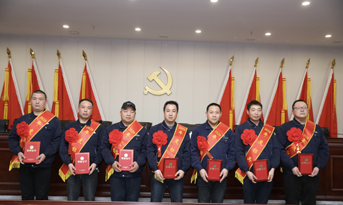 0202  標兵從左至右依次為 苗田、尤建鵬、劉德斌、褚聰偉、王占峰、解偉強、馬群藝.jpg