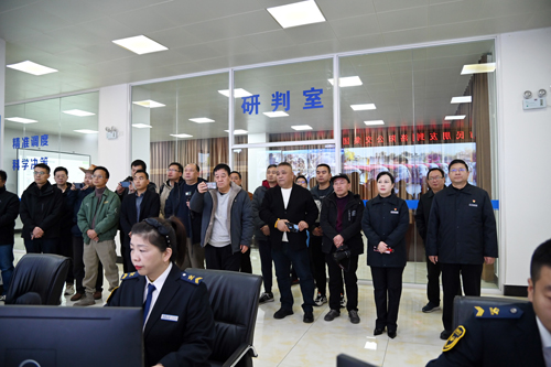 慶祝建司70周年！洛陽(yáng)公交集團邀請市民代表“零距離”探秘公交01.JPG
